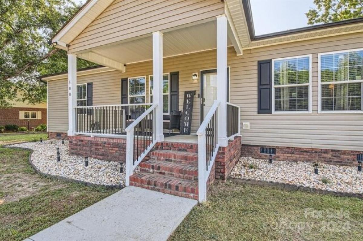 Picture of Home For Sale in Landis, North Carolina, United States