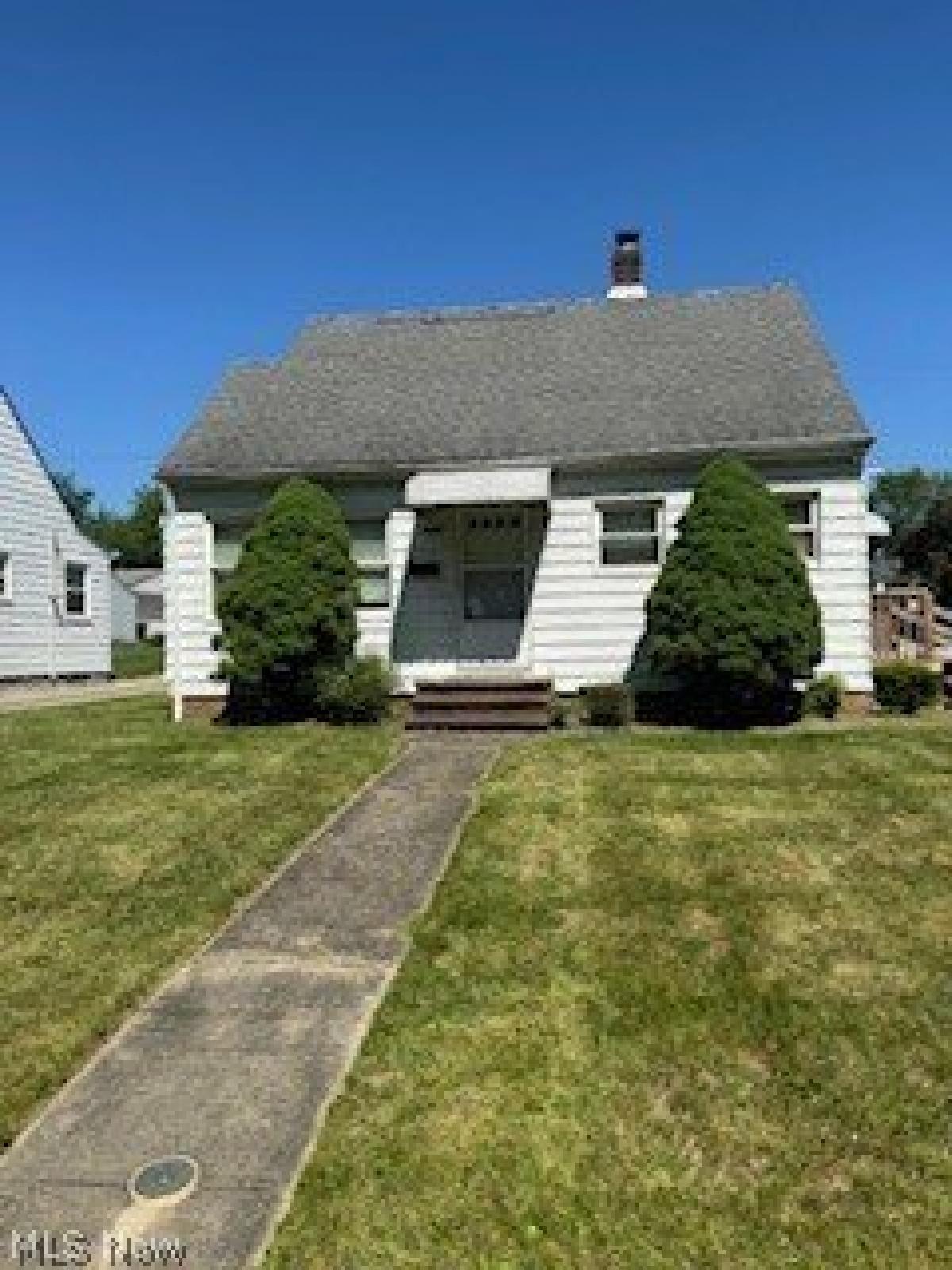 Picture of Home For Sale in Maple Heights, Ohio, United States