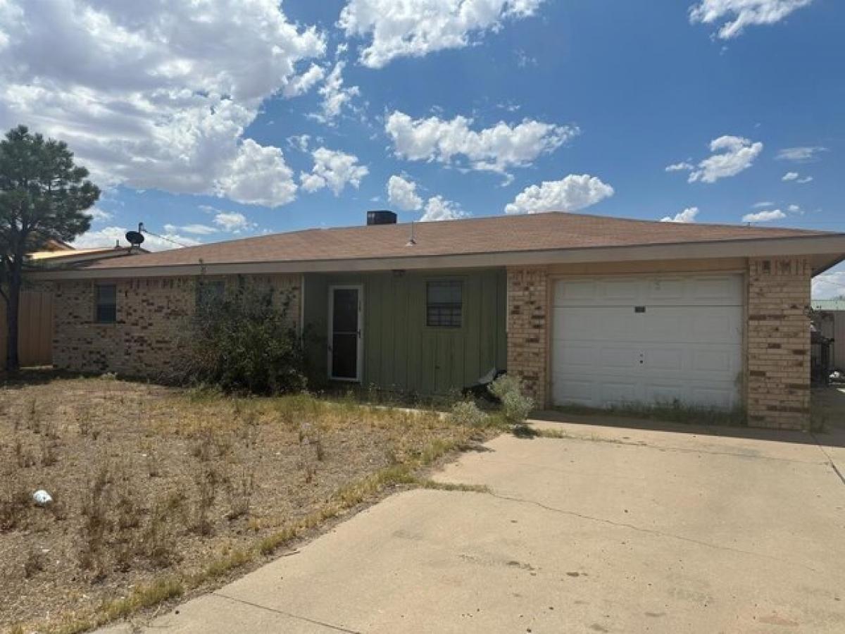 Picture of Home For Sale in Monahans, Texas, United States