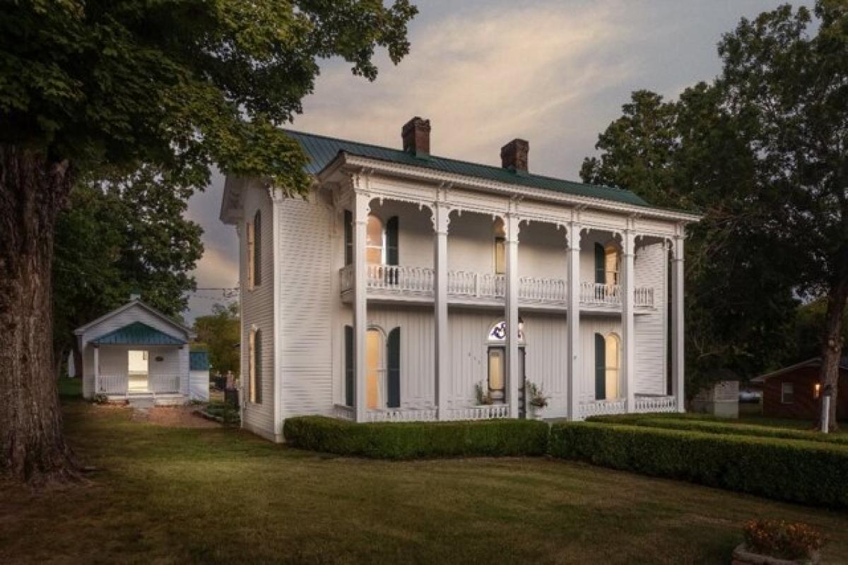 Picture of Home For Sale in Cornersville, Tennessee, United States