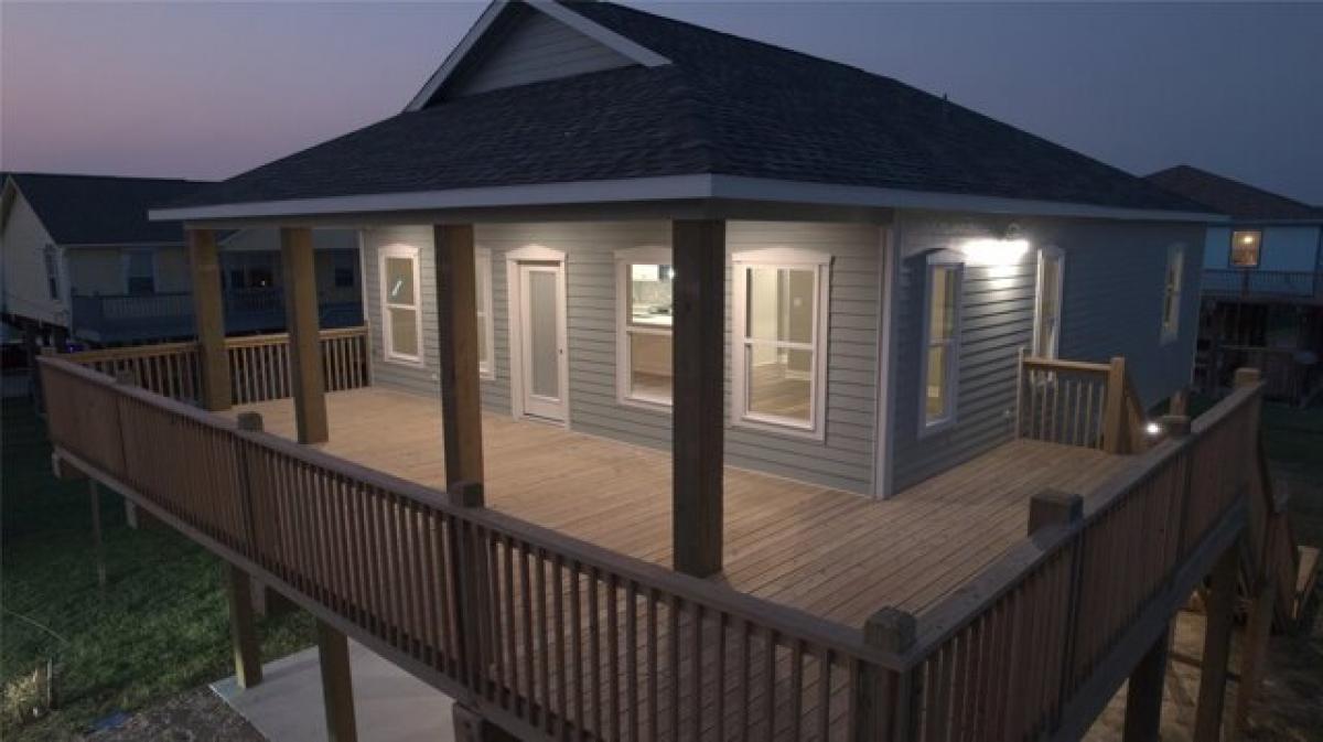 Picture of Home For Sale in Crystal Beach, Texas, United States