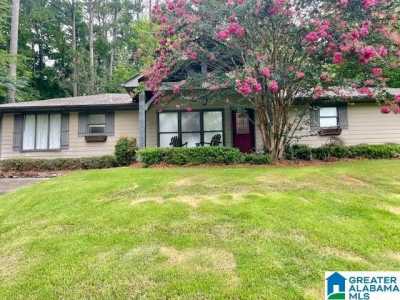 Home For Sale in Vestavia Hills, Alabama