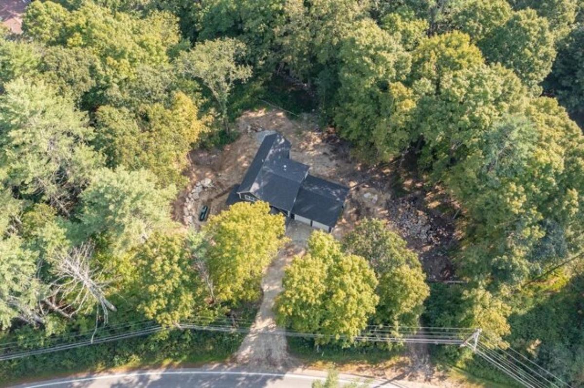 Picture of Home For Sale in Barrington, New Hampshire, United States