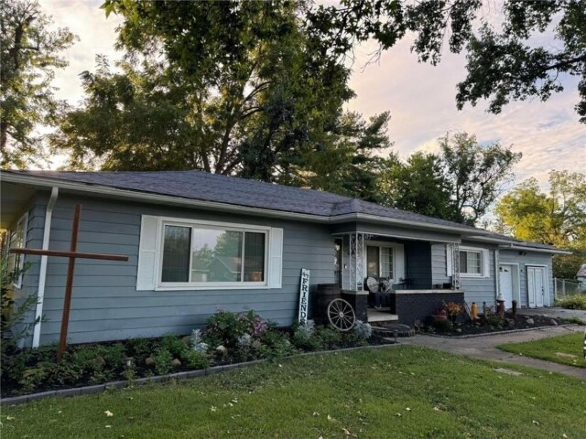 Picture of Home For Sale in Paris, Illinois, United States