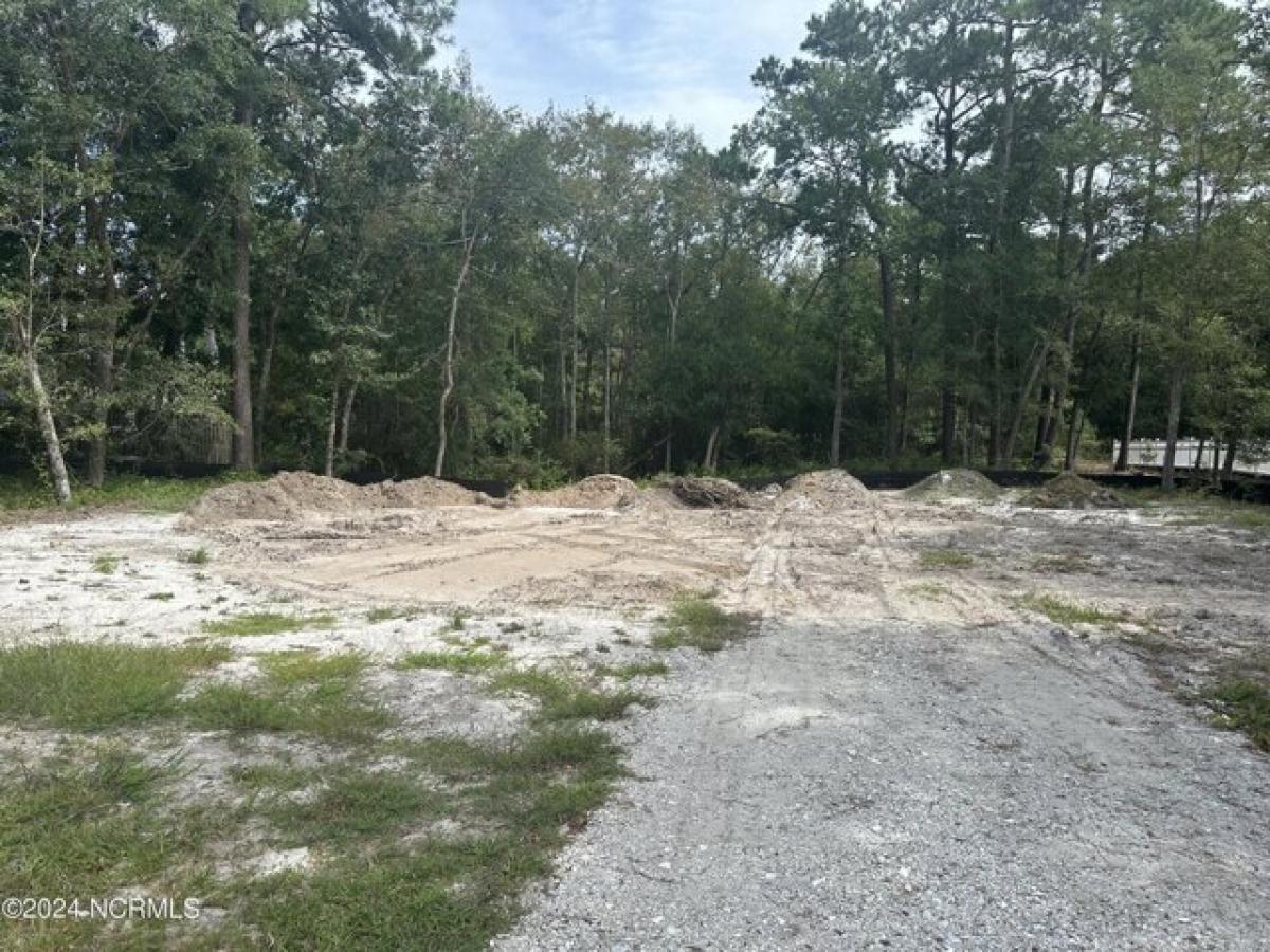 Picture of Residential Land For Sale in Shallotte, North Carolina, United States