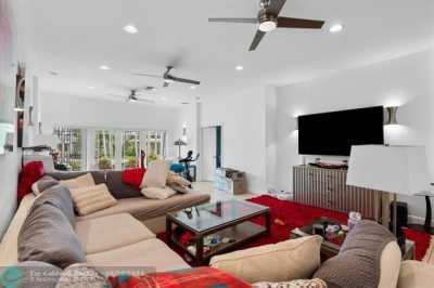 Home For Sale in Oakland Park, Florida