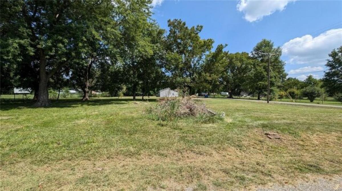 Picture of Residential Land For Sale in Granite City, Illinois, United States