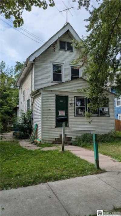 Home For Sale in Niagara Falls, New York