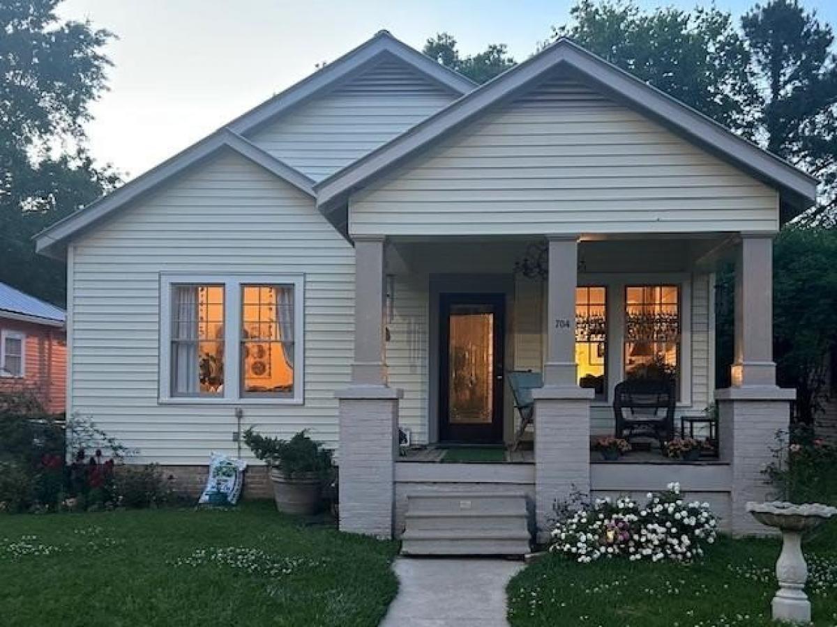 Picture of Home For Sale in Natchez, Mississippi, United States