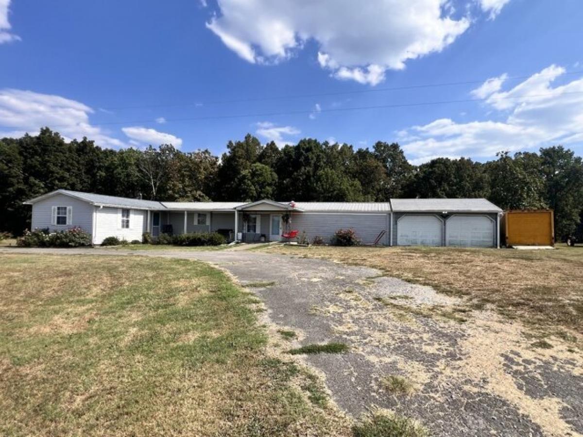 Picture of Home For Sale in Erin, Tennessee, United States