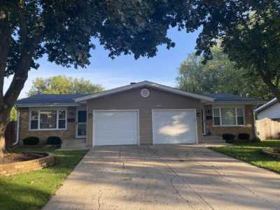 Home For Rent in Elgin, Illinois