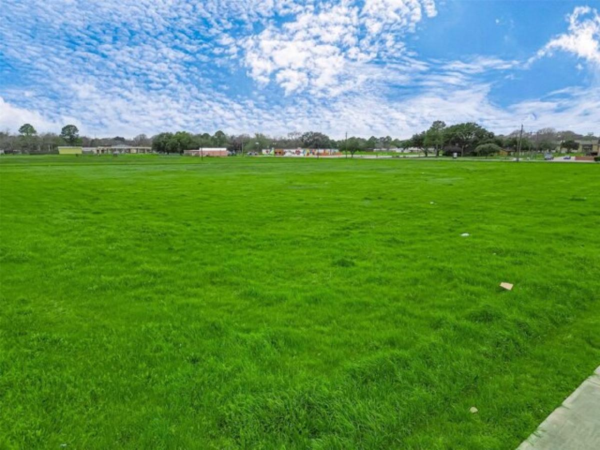 Picture of Residential Land For Sale in Rosenberg, Texas, United States