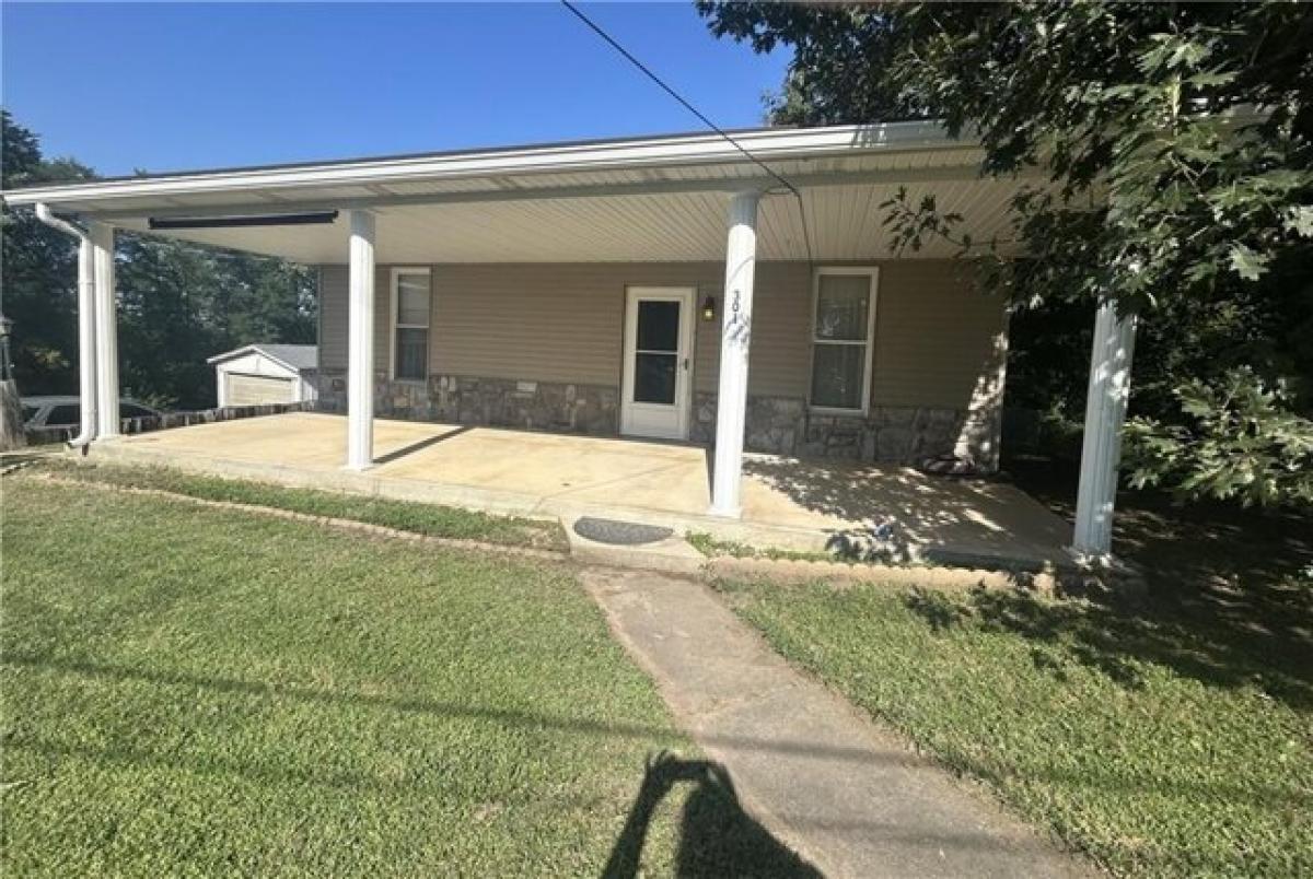 Picture of Home For Sale in Waverly, Missouri, United States