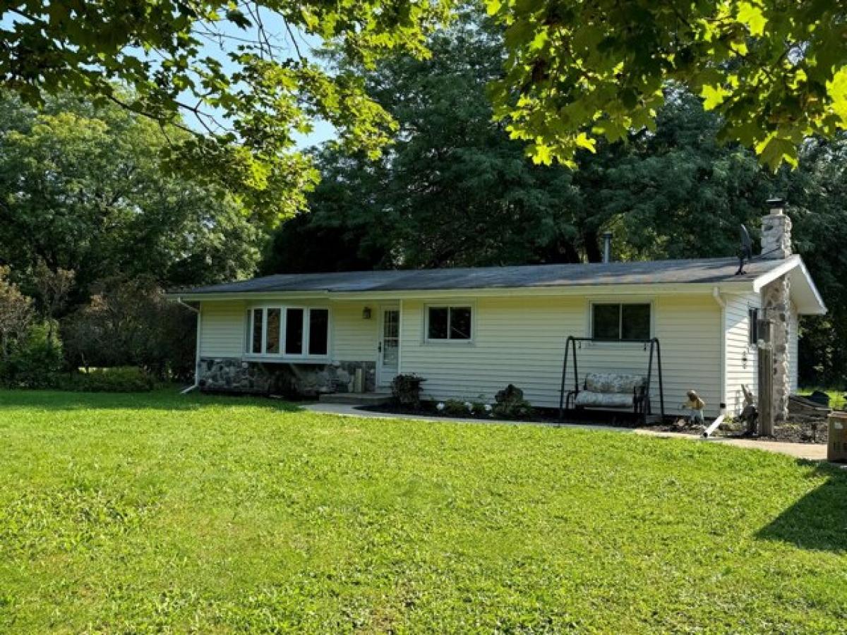 Picture of Home For Sale in Fredonia, Wisconsin, United States