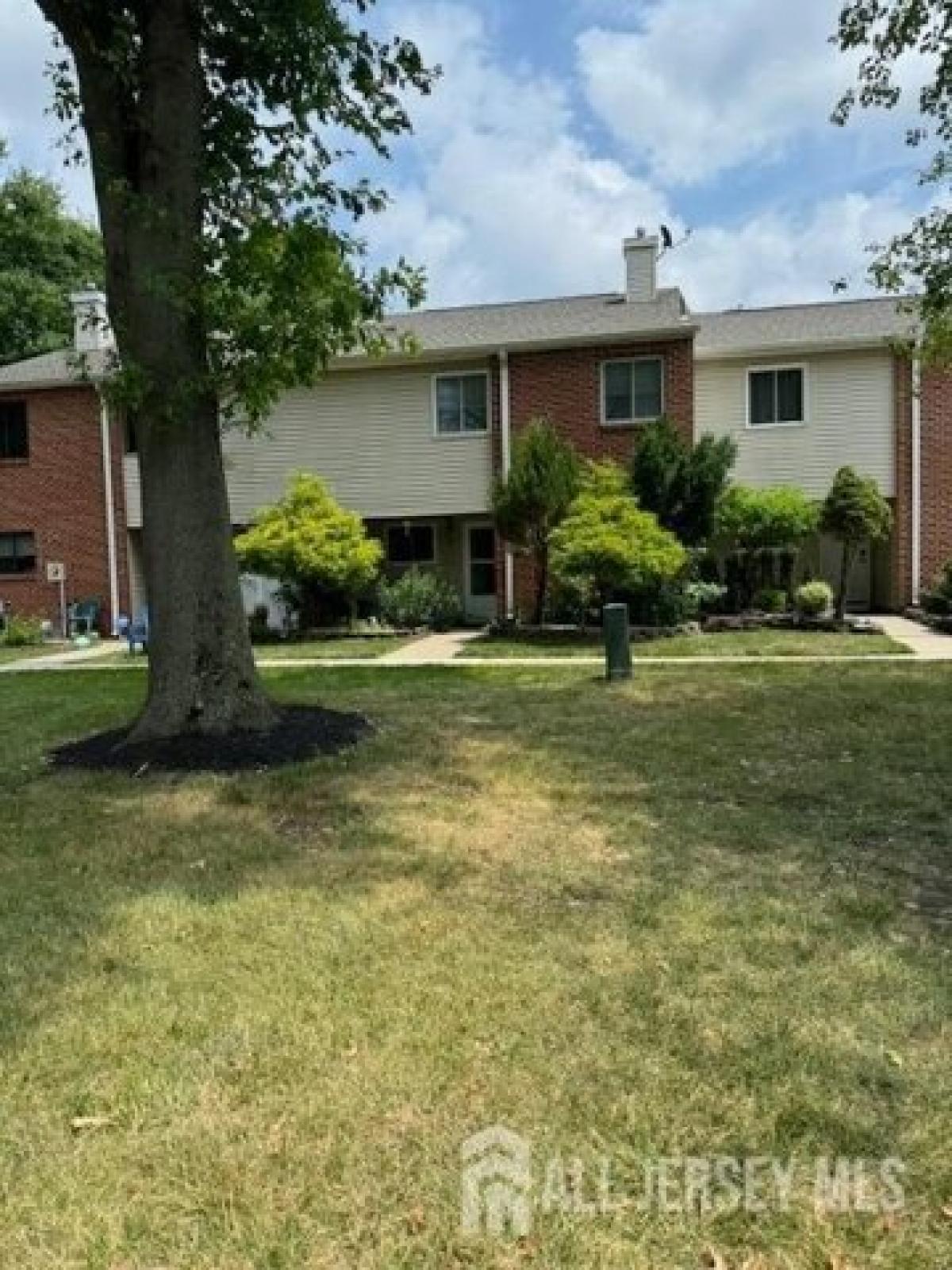 Picture of Home For Sale in Old Bridge, New Jersey, United States