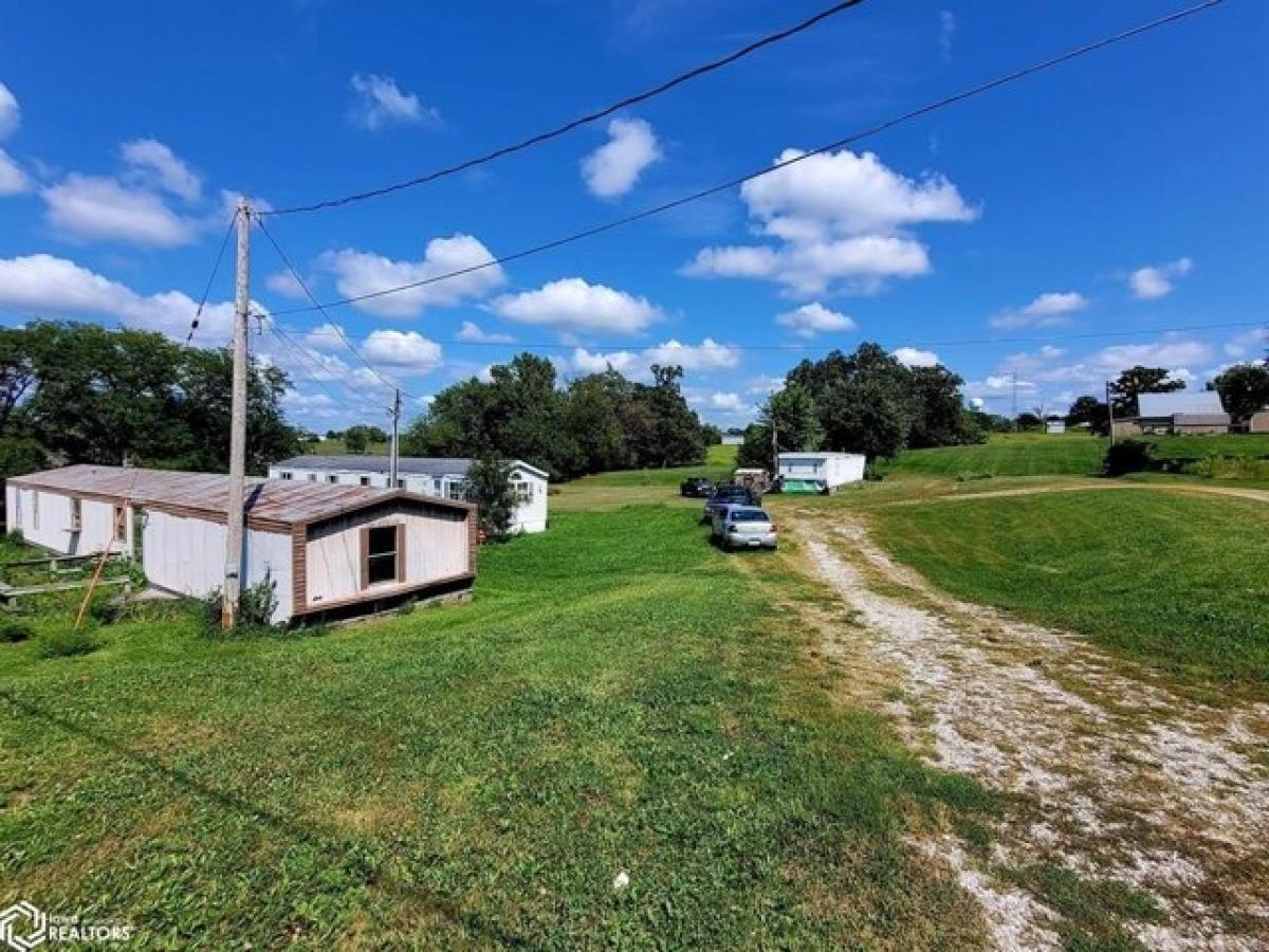 Picture of Home For Sale in Sigourney, Iowa, United States