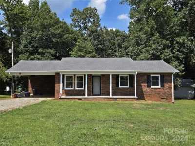 Home For Sale in Taylorsville, North Carolina