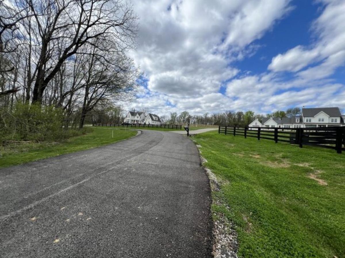 Picture of Home For Sale in College Grove, Tennessee, United States