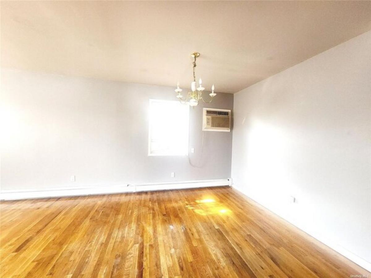 Picture of Apartment For Rent in Lindenhurst, New York, United States