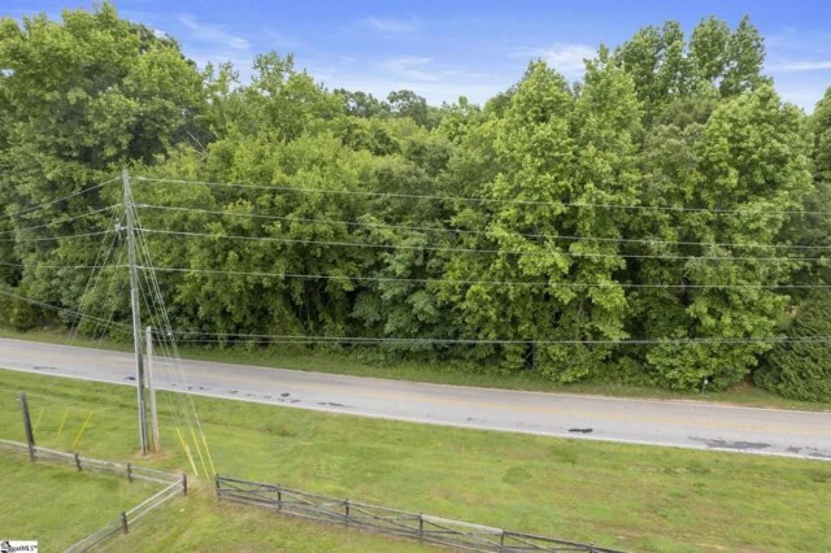 Picture of Residential Land For Sale in Simpsonville, South Carolina, United States