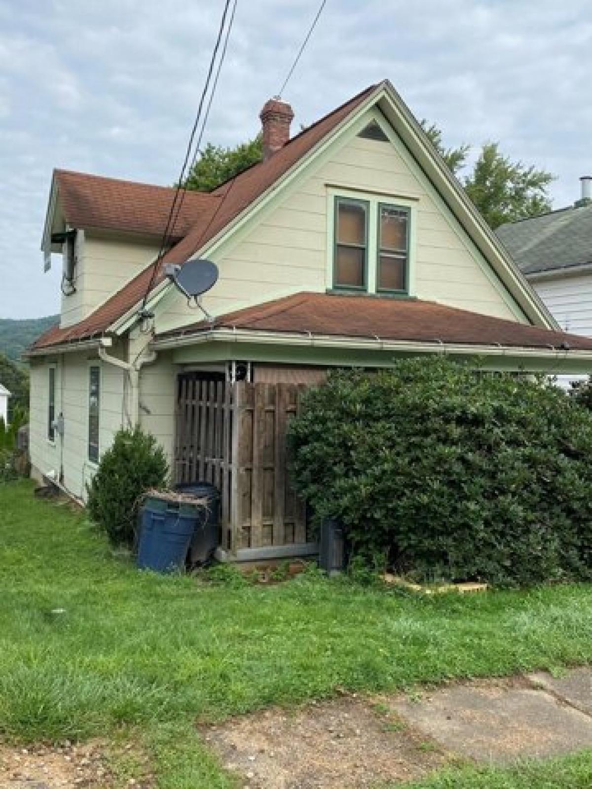 Picture of Home For Sale in Franklin, Pennsylvania, United States