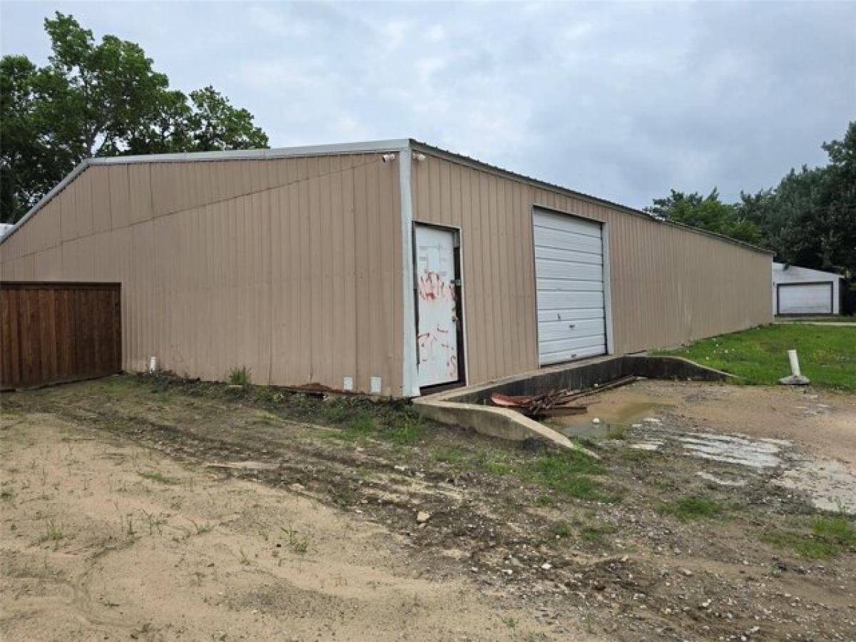 Picture of Home For Sale in Celeste, Texas, United States