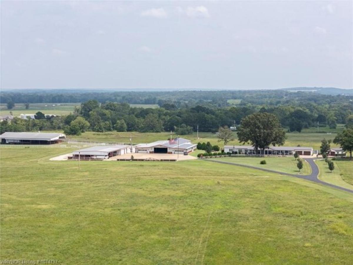 Picture of Home For Sale in Sallisaw, Oklahoma, United States