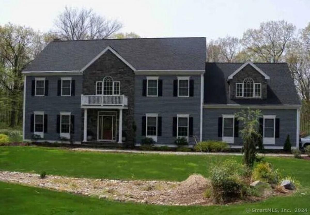 Picture of Home For Sale in North Branford, Connecticut, United States