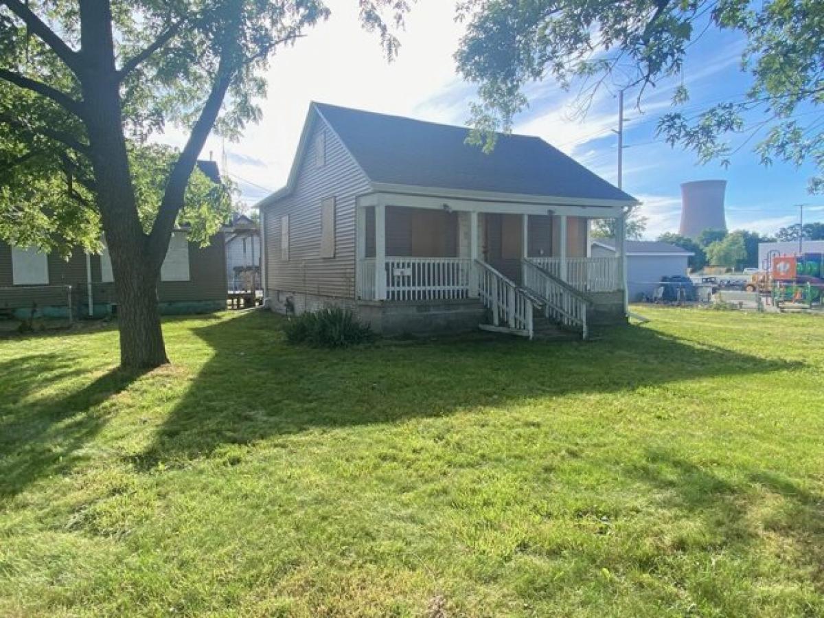 Picture of Home For Sale in Michigan City, Indiana, United States