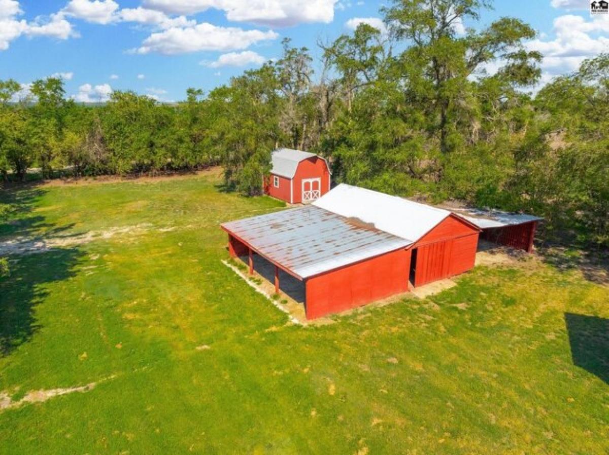 Picture of Home For Sale in Buhler, Kansas, United States