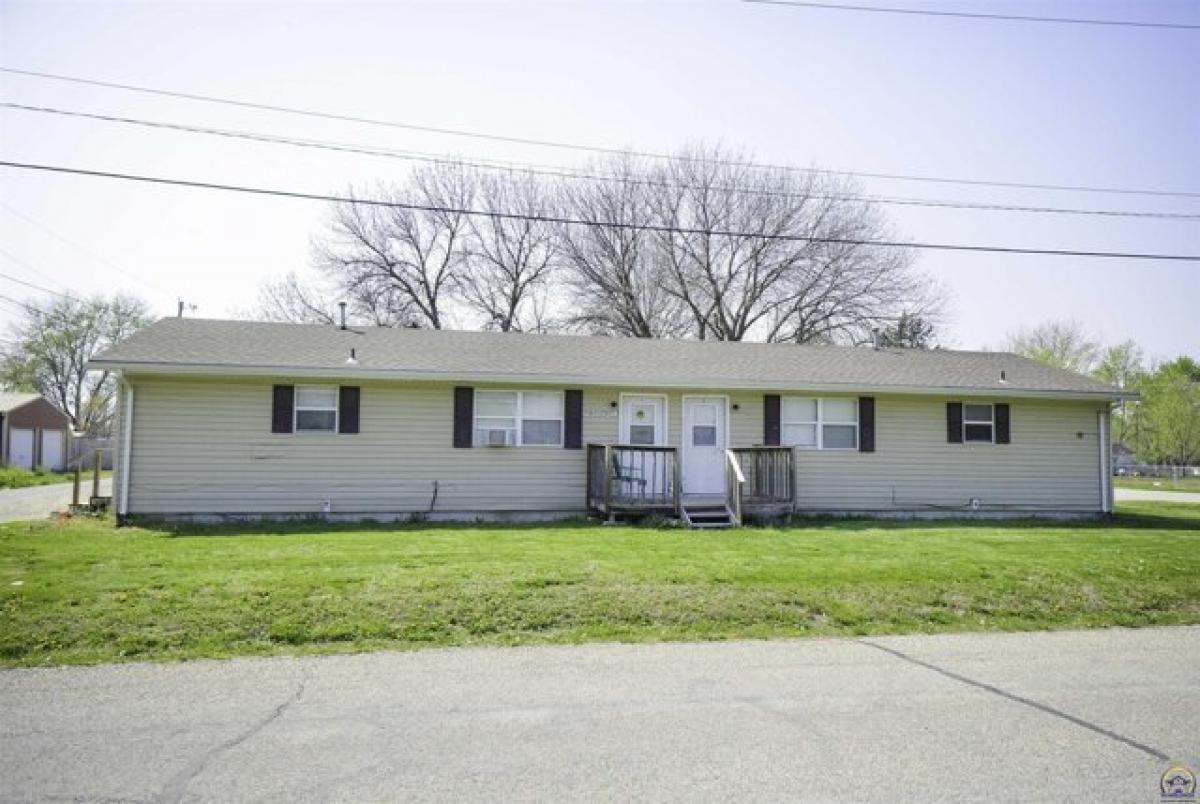 Picture of Home For Sale in Burlington, Kansas, United States