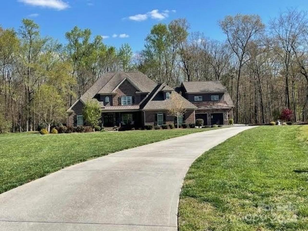 Picture of Home For Sale in Indian Trail, North Carolina, United States