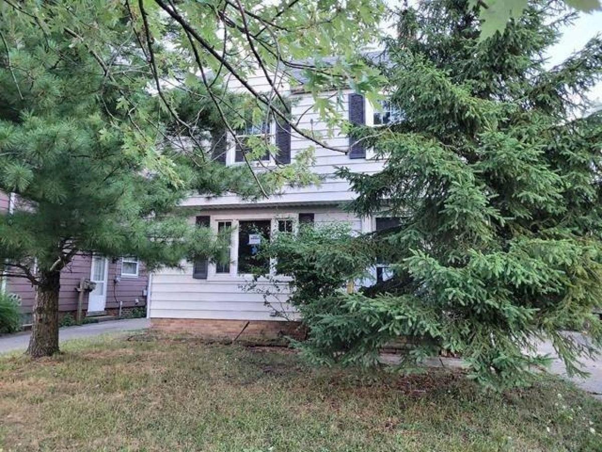 Picture of Home For Sale in Maple Heights, Ohio, United States