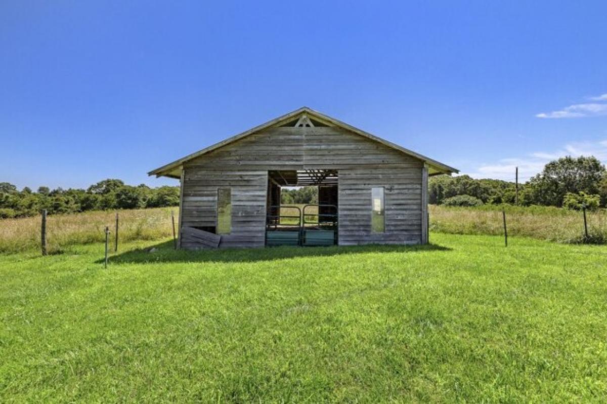 Picture of Home For Sale in Cassville, Missouri, United States