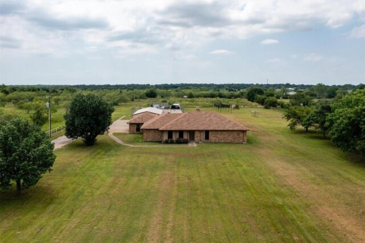 Picture of Home For Sale in Scurry, Texas, United States