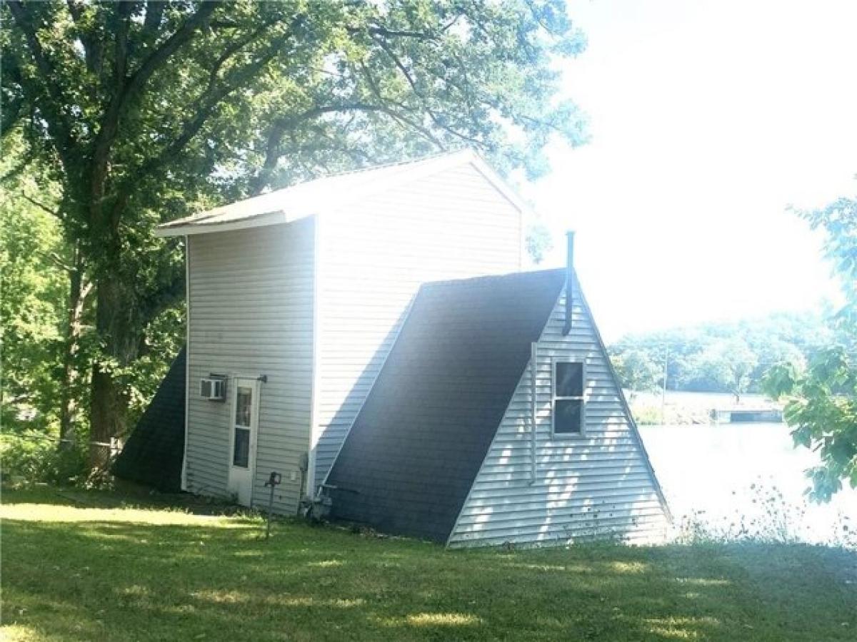 Picture of Home For Sale in Pana, Illinois, United States