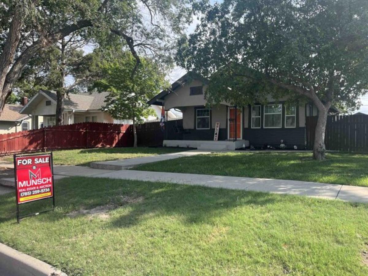 Picture of Home For Sale in Hays, Kansas, United States