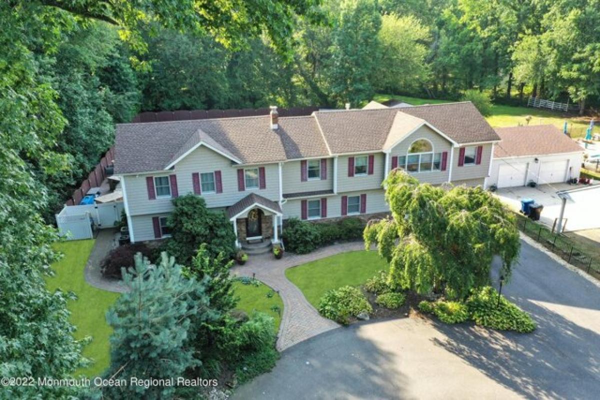 Picture of Home For Sale in Middletown, New Jersey, United States