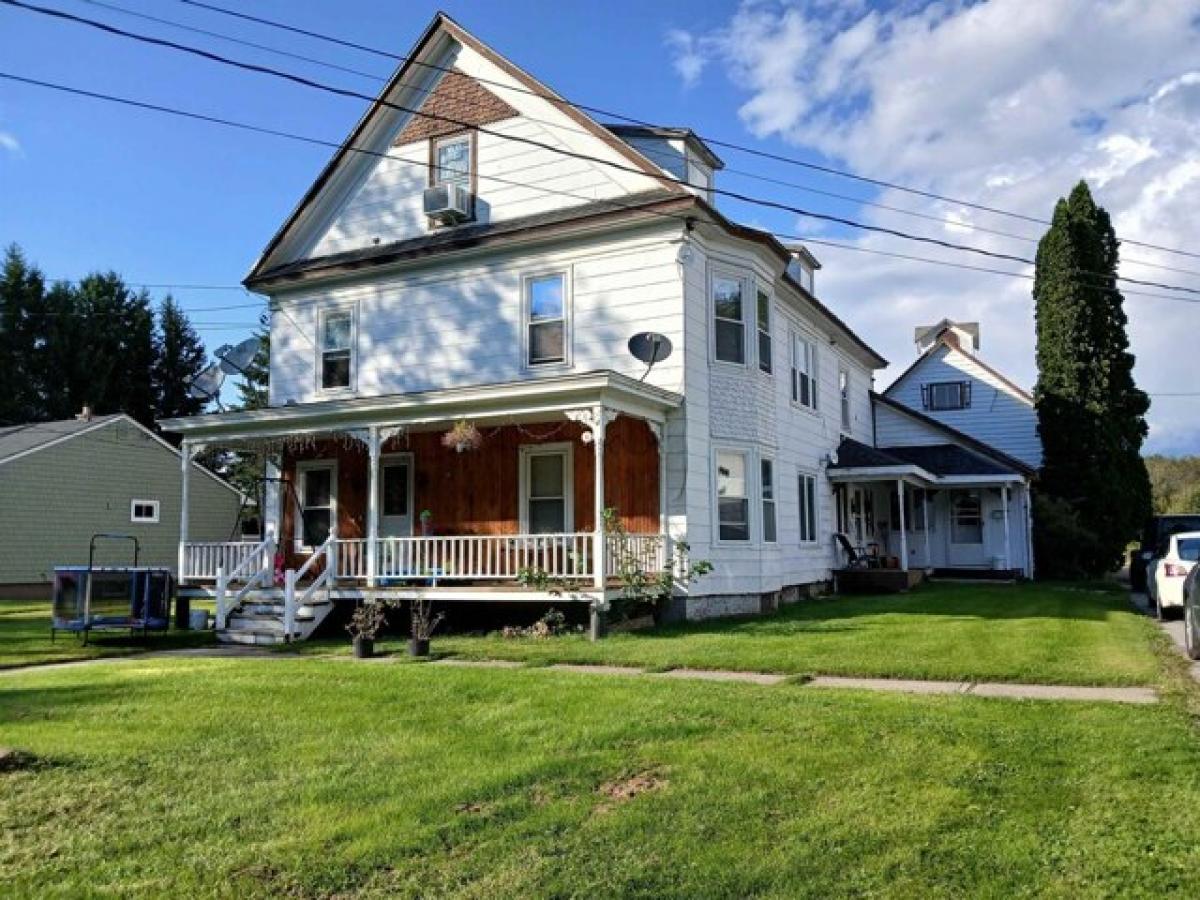 Picture of Home For Sale in Colebrook, New Hampshire, United States