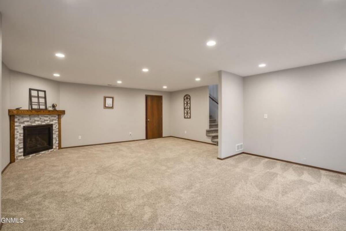 Picture of Home For Sale in Bismarck, North Dakota, United States