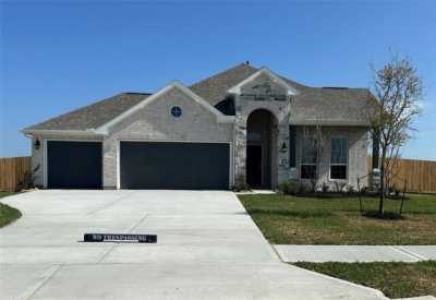 Home For Sale in Mont Belvieu, Texas