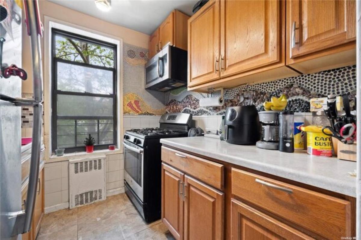 Picture of Home For Sale in Jackson Heights, New York, United States