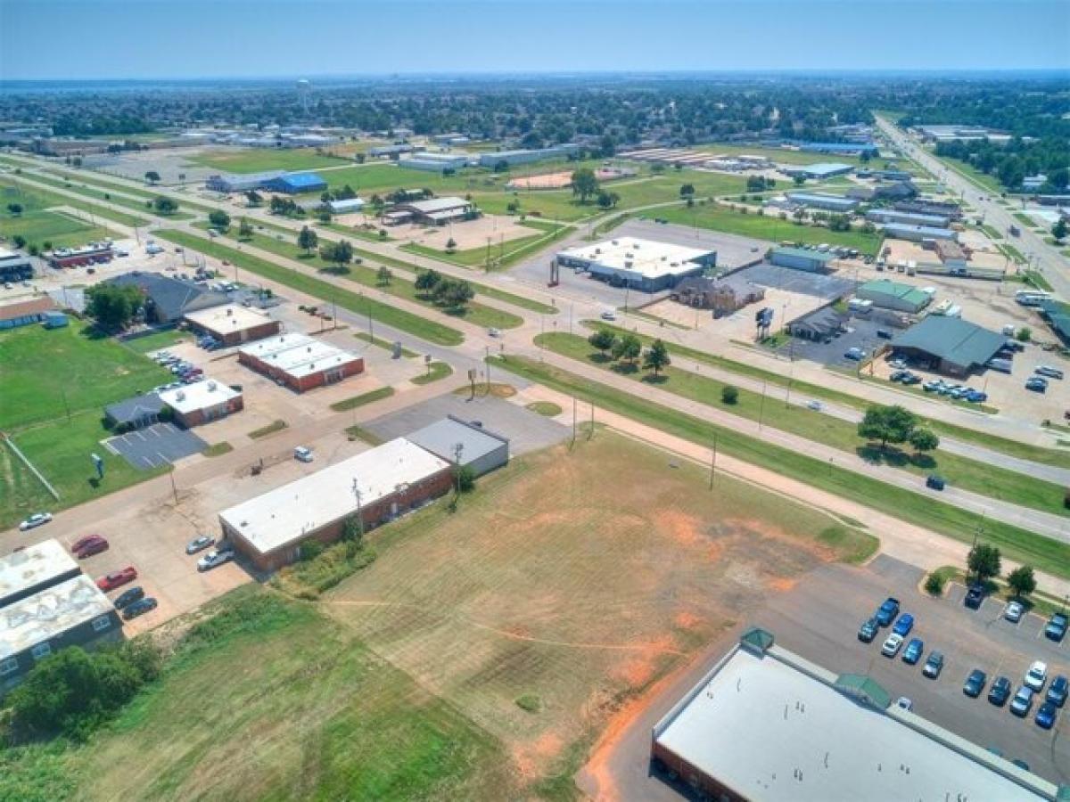 Picture of Residential Land For Sale in Yukon, Oklahoma, United States