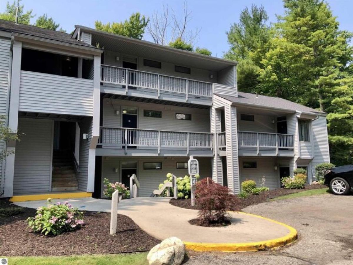 Picture of Home For Sale in Williamsburg, Michigan, United States