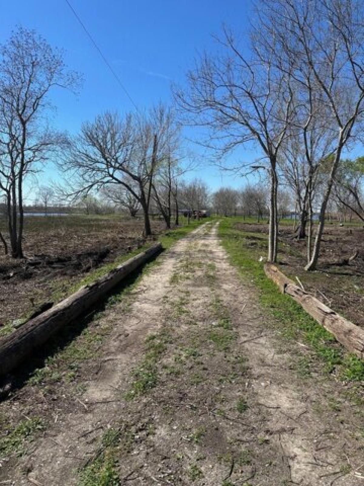 Picture of Residential Land For Sale in Beaumont, Texas, United States