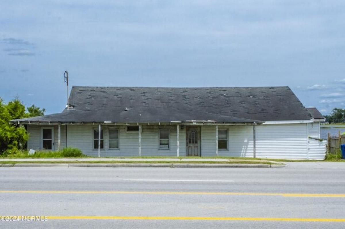 Picture of Home For Sale in Cedar Point, North Carolina, United States