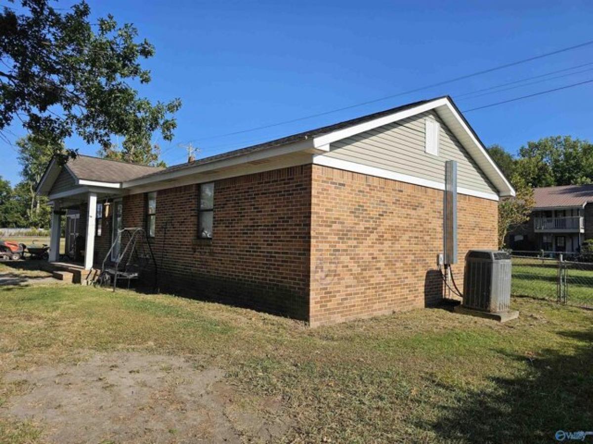 Picture of Home For Sale in Falkville, Alabama, United States