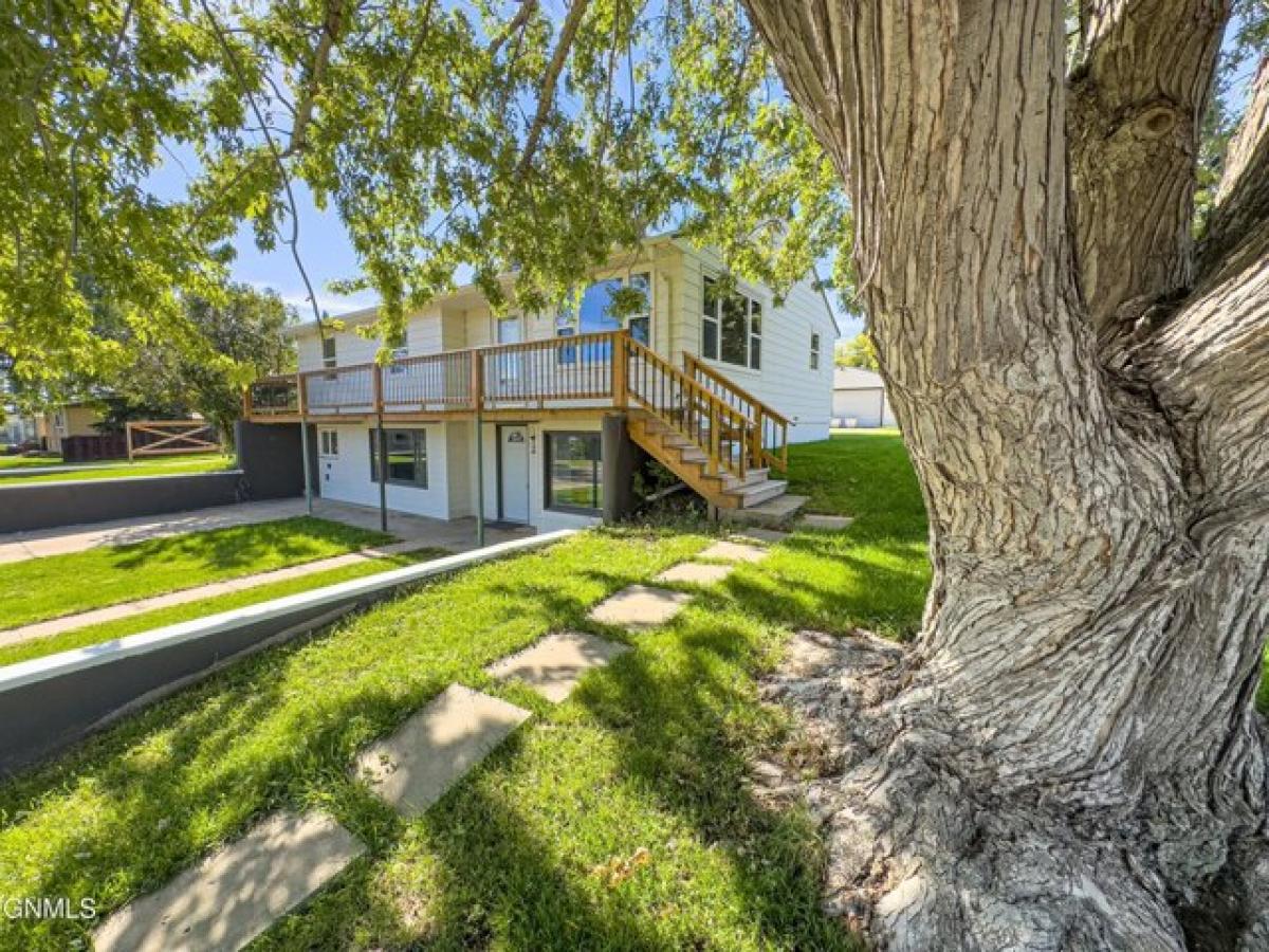 Picture of Home For Sale in Williston, North Dakota, United States