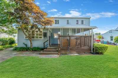 Home For Sale in Lindenhurst, New York