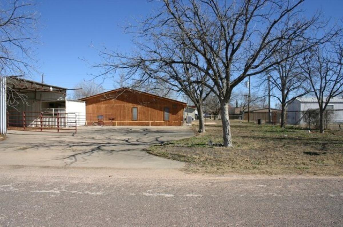 Picture of Home For Sale in Andrews, Texas, United States